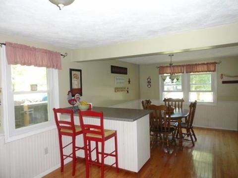 3 Willow Dr, Townsend, MA 01469 photo 4