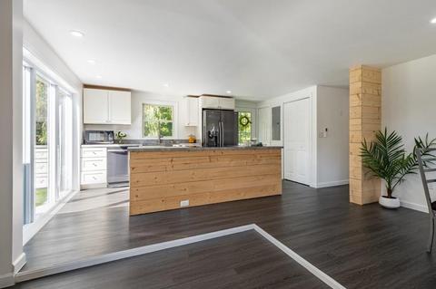 2 Maple St, Reading, MA 01867 photo 6
