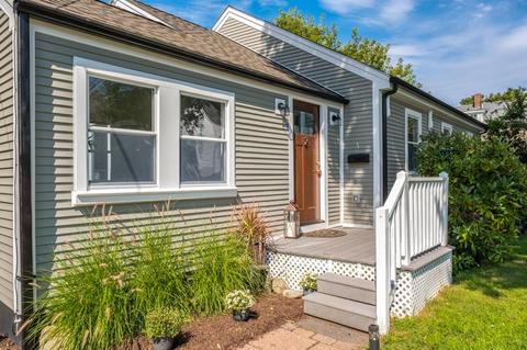 2 Maple St, Reading, MA 01867 photo 4