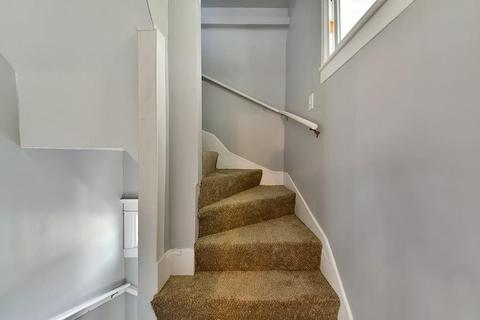 18 Dresden St, Springfield, MA 01109 photo 7