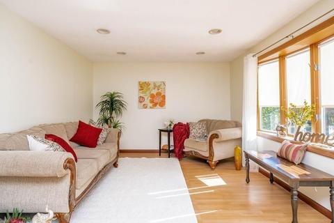81 Bairdcrest Rd, Springfield, MA 01118 photo 9