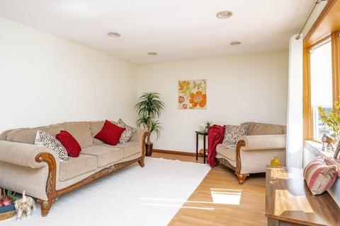 81 Bairdcrest Rd, Springfield, MA 01118 photo 4