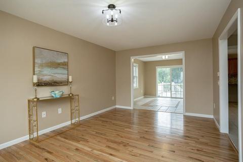 31 Delaware Ave, Springfield, MA 01119 photo 4