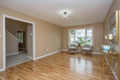 31 Delaware Ave, Springfield, MA 01119 photo 5