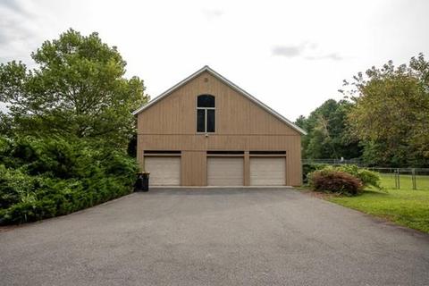 10 Macomber Ln, Framingham, MA 01702 photo 4