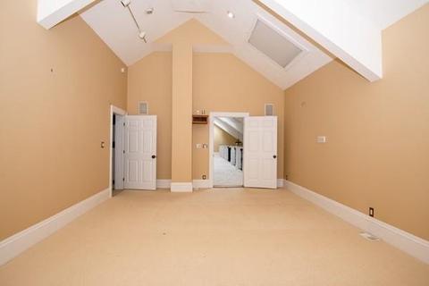 10 Macomber Ln, Framingham, MA 01702 photo 24