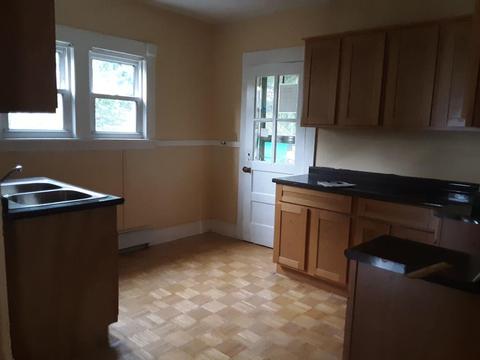 23 Bevier St, Springfield, MA 01107 photo 3