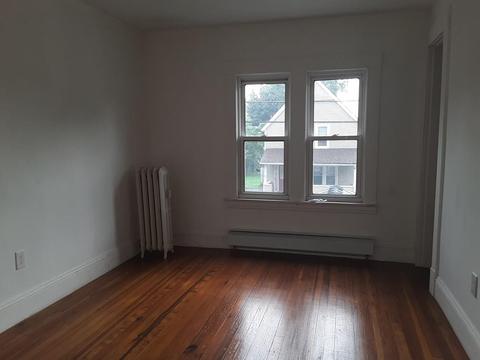 23 Bevier St, Springfield, MA 01107 photo 8