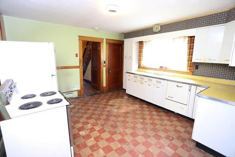 58 Bourne St, Palmer, MA 01080 photo 4