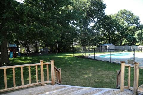 4 Locksley Rd, Danvers, MA 01923 photo 33
