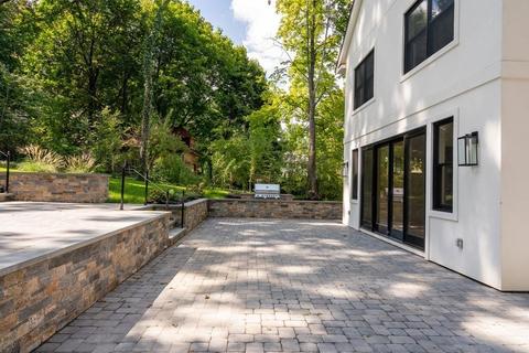 122 Clinton Rd, Brookline, MA 02445 photo 28