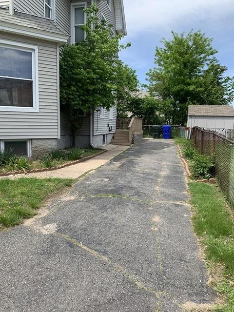 44 Hawthorne St, Springfield, MA 01105 photo 4