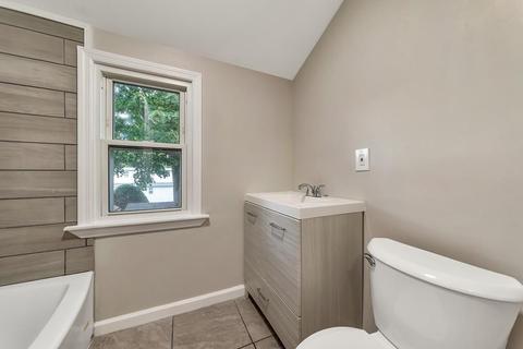 41 Lancaster St, Springfield, MA 01118 photo 18