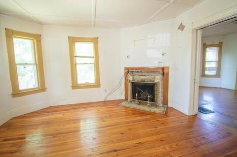 15 Dresden St, Springfield, MA 01109 photo 4
