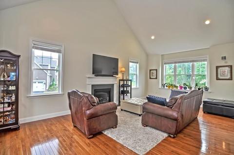 2 Blueberry Ln, Upton, MA 01568 photo 5