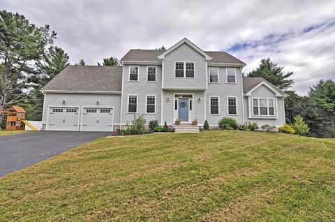 2 Blueberry Ln, Upton, MA 01568 photo 1