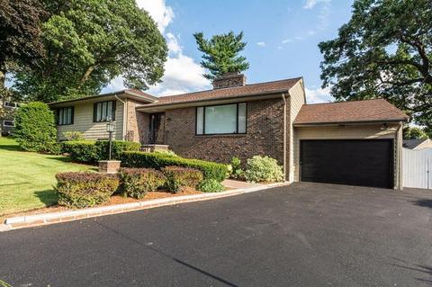 4 Pine Ridge Rd, Stoneham, MA 02180 photo 2