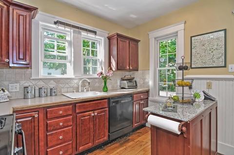 5 Doane St, Marblehead, MA 01945 photo 8