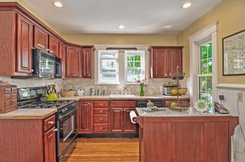 5 Doane St, Marblehead, MA 01945 photo 9