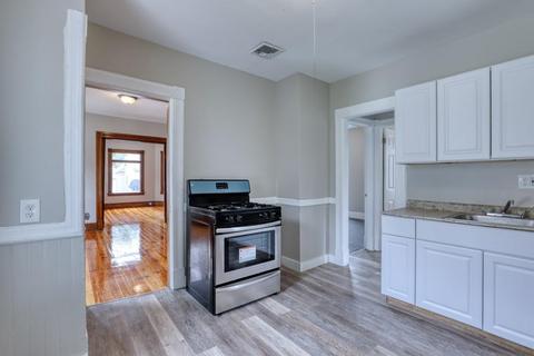 24 Webster St, Springfield, MA 01104 photo 5