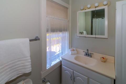 3 Circle St #2, Marblehead, MA 01945 photo 15