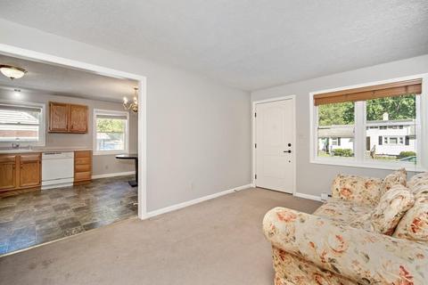 276 Gresham St, Springfield, MA 01119 photo 9