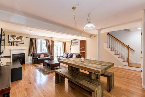 205 Captain Eames Cir #205, Ashland, MA 01721 photo 3