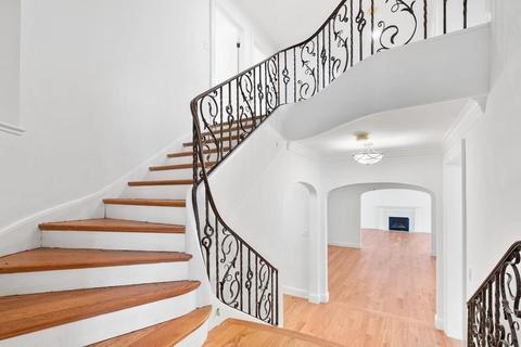 348 Buckminster Rd, Brookline, MA 02445 photo 9