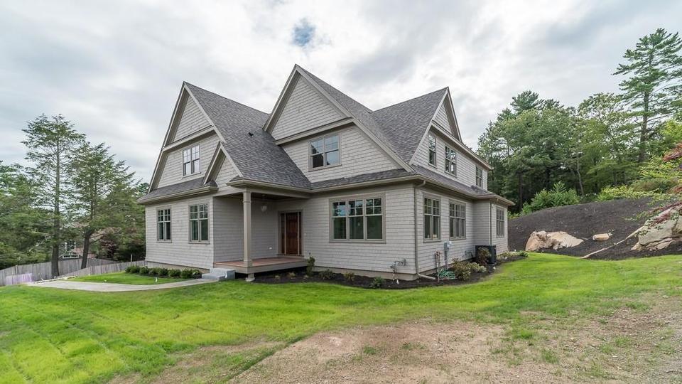  10 Whitehall Cir, Beverly, MA 01915 photo 1