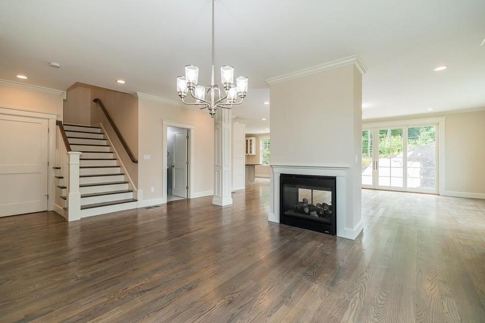  10 Whitehall Cir, Beverly, MA 01915 photo 4