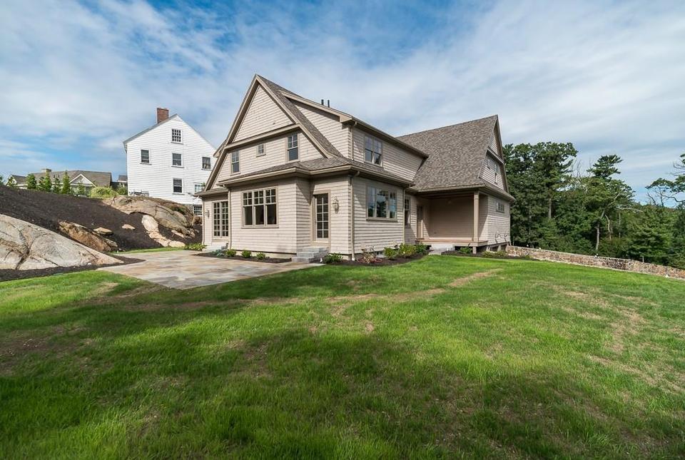  10 Whitehall Cir, Beverly, MA 01915 photo 3