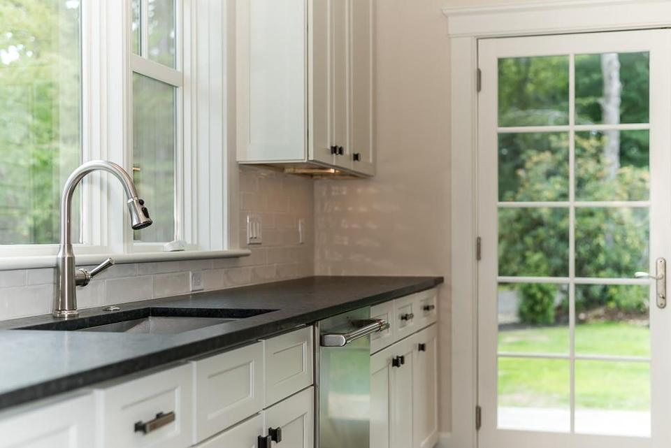  10 Whitehall Cir, Beverly, MA 01915 photo 10