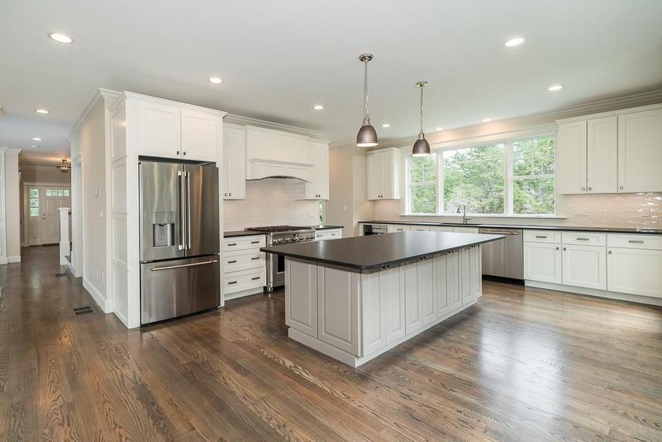  10 Whitehall Cir, Beverly, MA 01915 photo 7