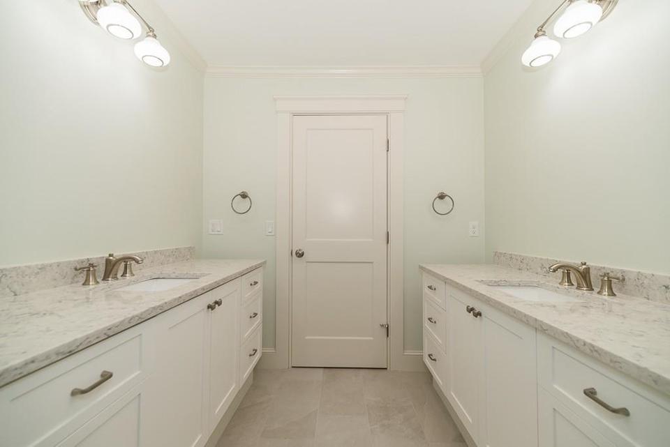  10 Whitehall Cir, Beverly, MA 01915 photo 24