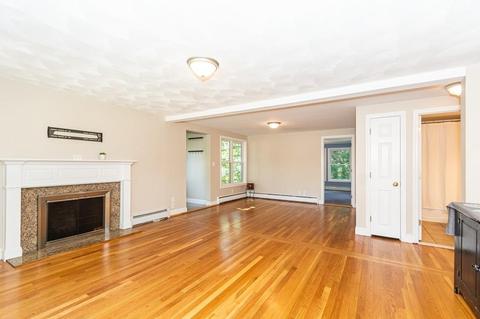 7 Bradford Rd, Reading, MA 01867 photo 2