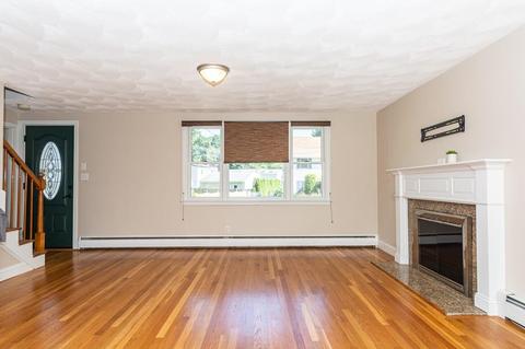 7 Bradford Rd, Reading, MA 01867 photo 3