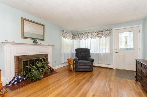 77 Forest St, Reading, MA 01867 photo 3