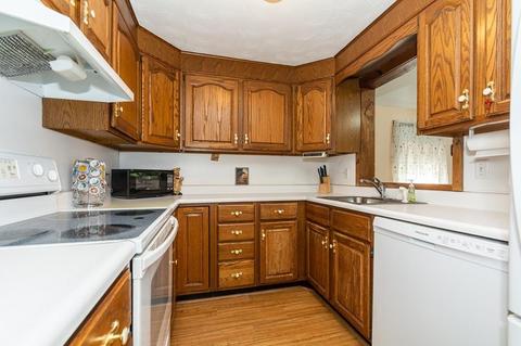 77 Forest St, Reading, MA 01867 photo 9