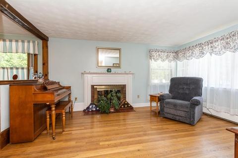 77 Forest St, Reading, MA 01867 photo 2
