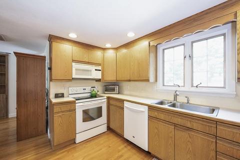 10 Yale St, Peabody, MA 01960 photo 12