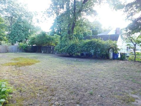 24 Deveau St, Springfield, MA 01151 photo 3