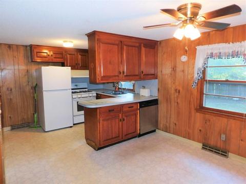24 Deveau St, Springfield, MA 01151 photo 5