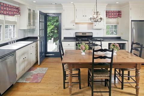 9 Green St, Hingham, MA 02043 photo 3
