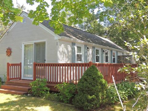 64 Pilgrim Ave, Wareham, MA 02571 photo 1