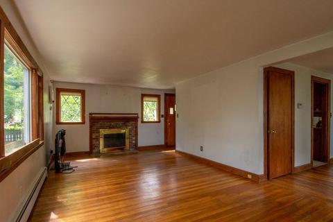 11 Bacon St, Wellesley, MA 02482 photo 3