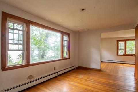 11 Bacon St, Wellesley, MA 02482 photo 2