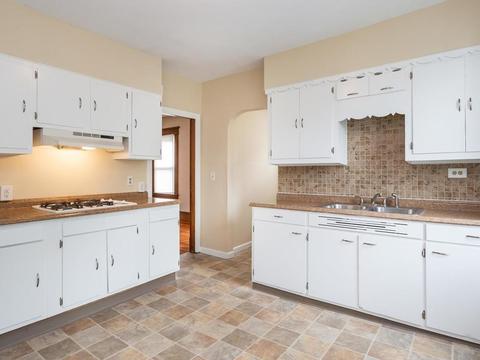 348 White St, Springfield, MA 01108 photo 3