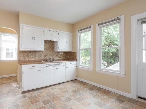 348 White St, Springfield, MA 01108 photo 5