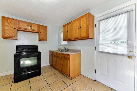 117 Fenwick St, Springfield, MA 01109 photo 5