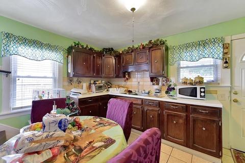 117 Fenwick St, Springfield, MA 01109 photo 12